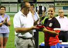 Temporada 2013-2014. Claudia Zornoza levanta la copa del torneo Ciudad de Pozoblanco
